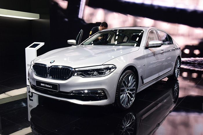 2018款全新BMW5系车身尺寸